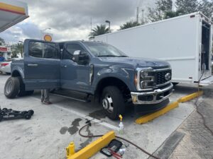 Engine diagnostics for semi truck on roadside in Hollywood FL